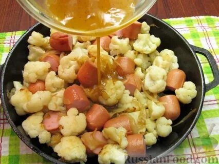 Капуста с яйцом и сосисками