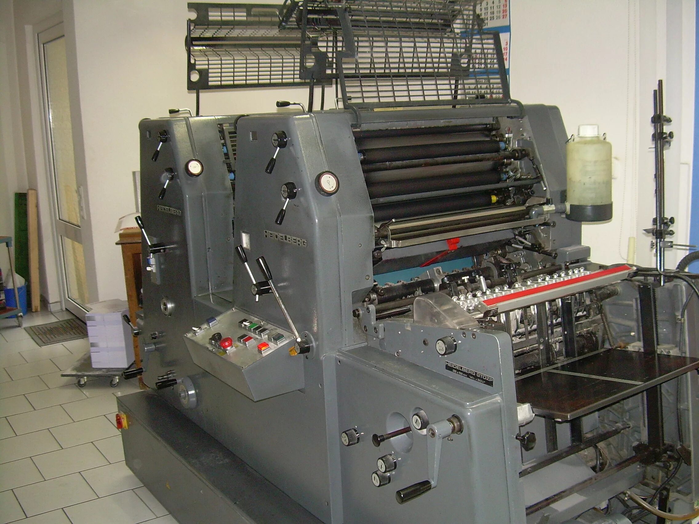 Печатная машина heidelberg speedmaster. Печатная машина heidelberg speedmaster. Печатная машина heidelberg speedmaster sm 74. Современный печатный станок. Машина печатный станок.