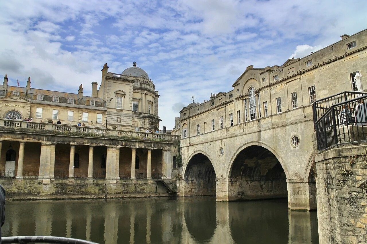 Bath the historic city in somerset. Мост Палтни, Великобритания.. Мост Палтени бата. Бат Англия. Бат город в Великобритании мост Палтни.