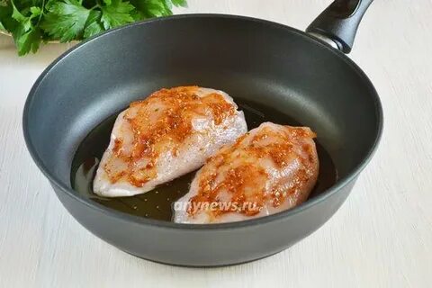 Куриная грудка на сковороде кусочками мягкая