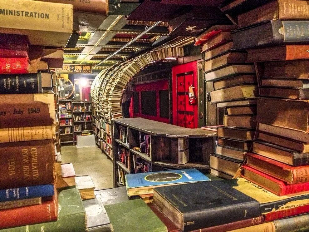 Интернет магазин библиотека. The last bookstore, Лос-Анджелес. Старинный книжный магазин. Необычные книжные лавки. Магазин антикварных книг.