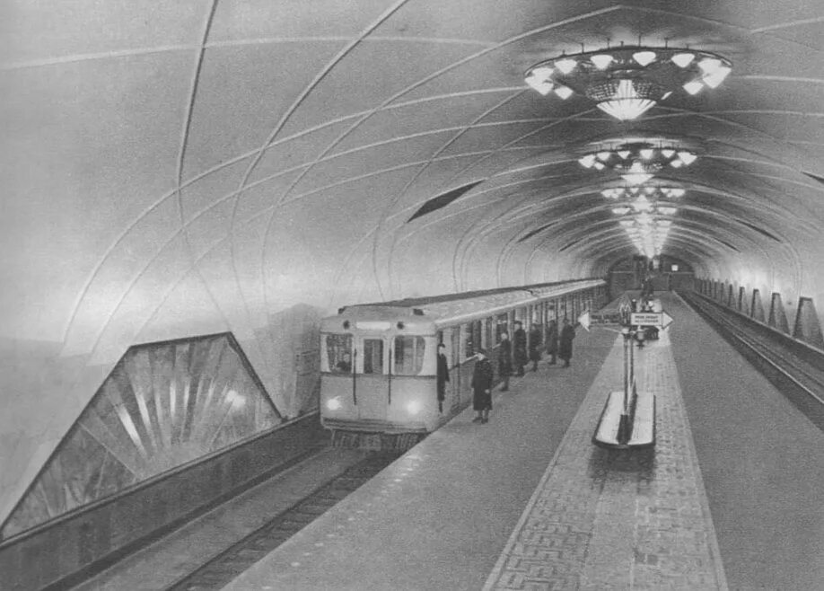 Метро старого года. Московский метрополитен 1930е годы Маяковская. Метро аэропорт 1938. Станция аэропорт 1938. Станция метро аэропорт в 1938 году.