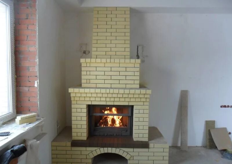 кирпичный дом. тини хаус экстерьер. небольшой кирпичный домик. компактный кирпичный. стиль крафтсман в архитектуре.