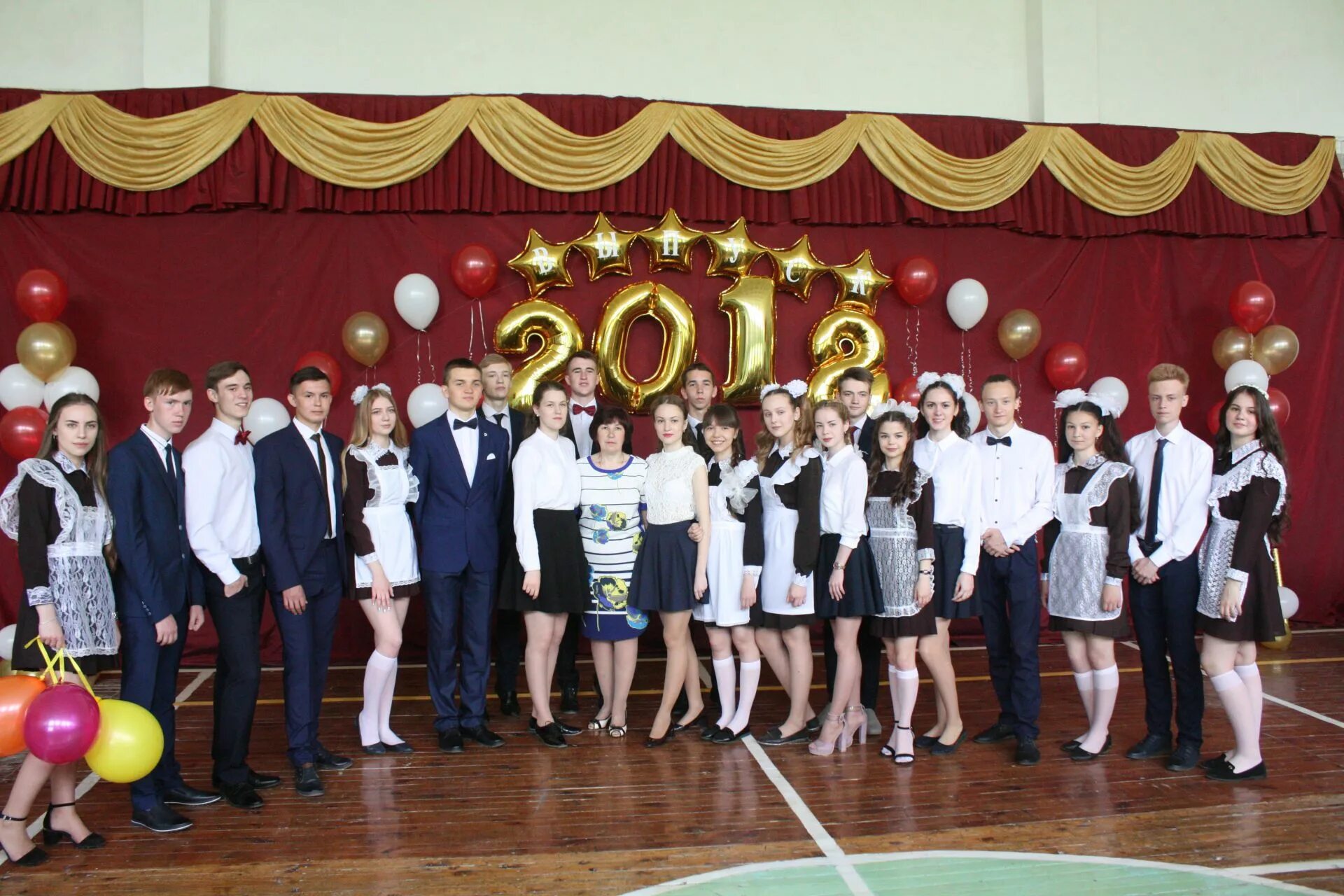 Школа 4 чистополь. 16 школа чистополь. Директор школы 5 чистополь. Школа 5 чистополь официальный сайт. Старая четвёртая школа чистополь.