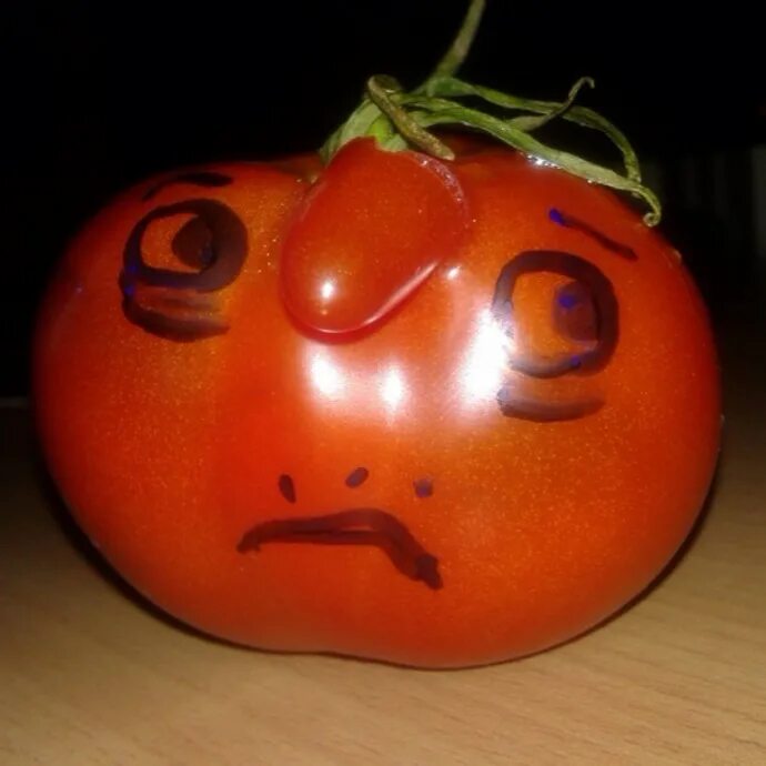 Смешной помидор. Помидорка. Смешные помидорки. Помидор с глазами. Смешной томат.