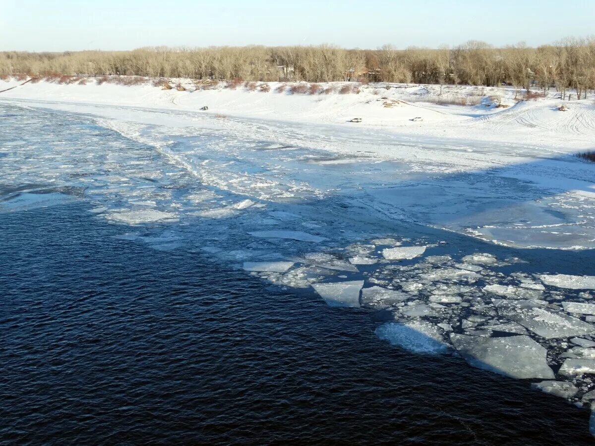 Река волга замерзла
