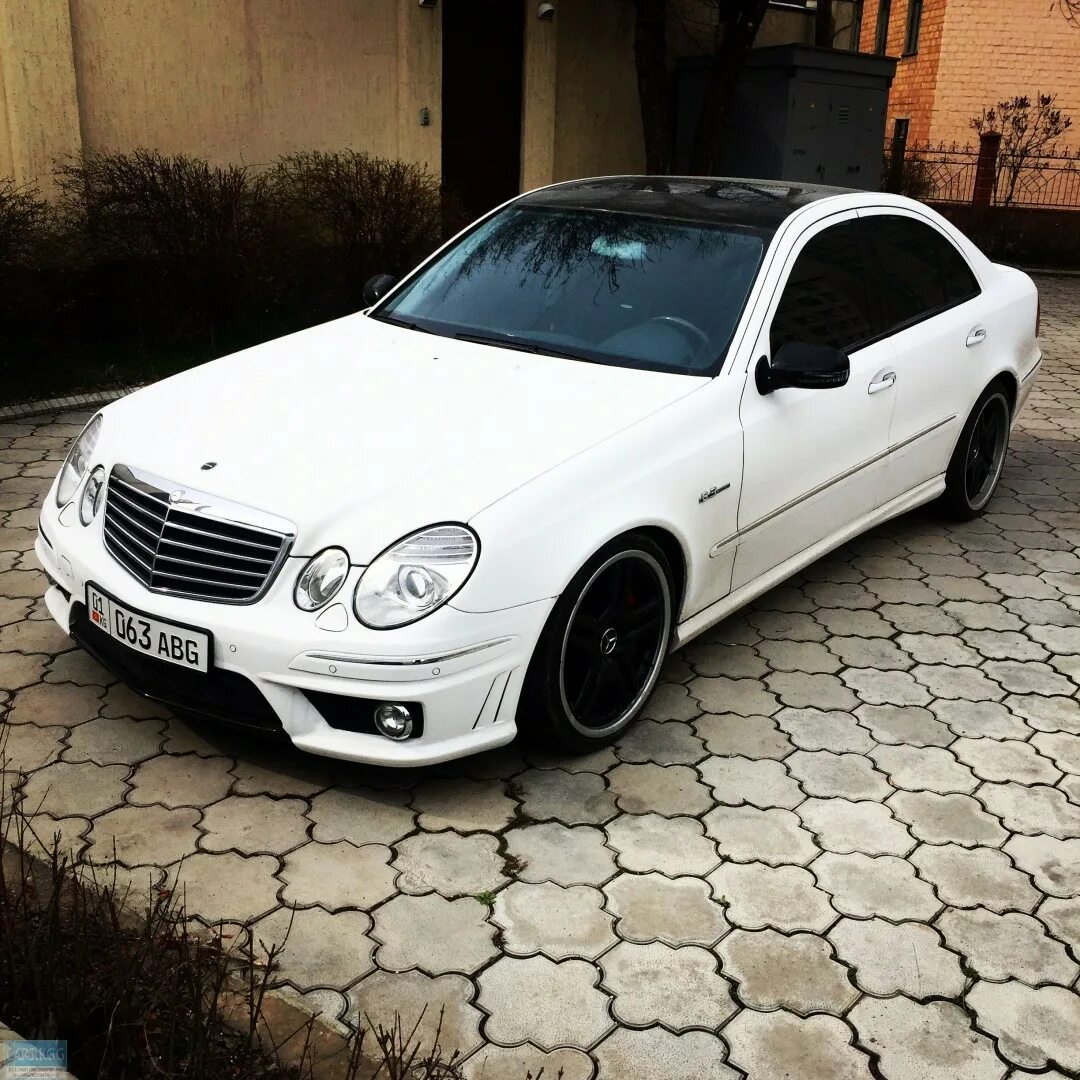 Купить мерседес е 211. Мерседес w211 AMG 5.5. Mercedes-Benz w211 White. Мерседес Бенц e w211. 211 Мерседес 5.5.