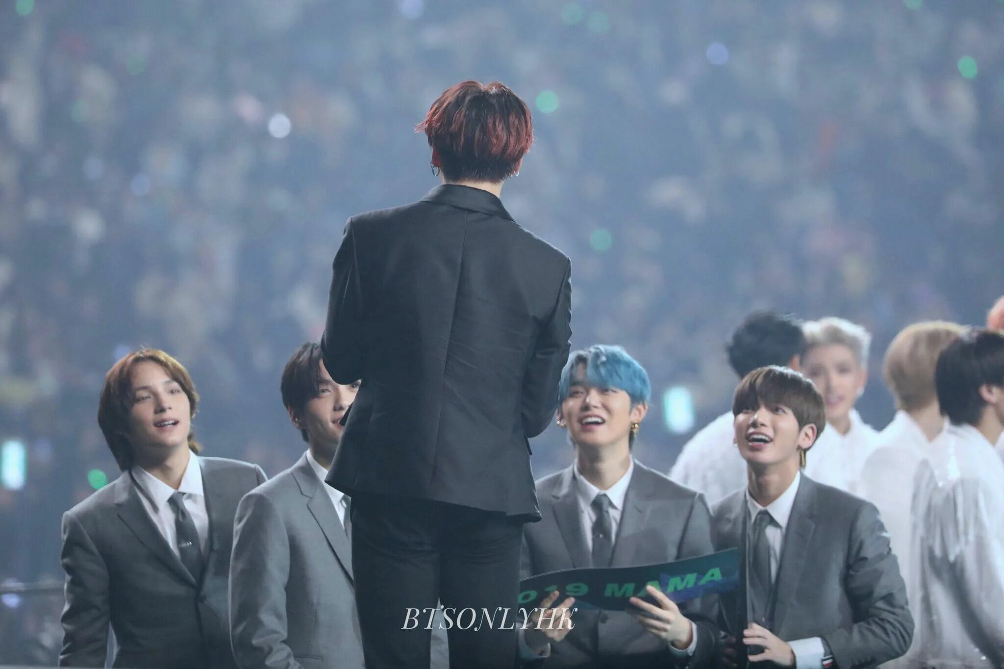 Тхт и бтс. Бтс и тхт. jk bts. jk bts 2025. bts jk 2019.