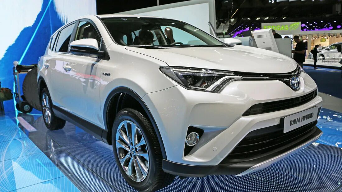 Тойота рав гибрид купить. Тойота рав 4 в новом кузове. Тойота рав 4 2015. Toyota rav4 новый кузов. Тойота рав 4 новый кузов.