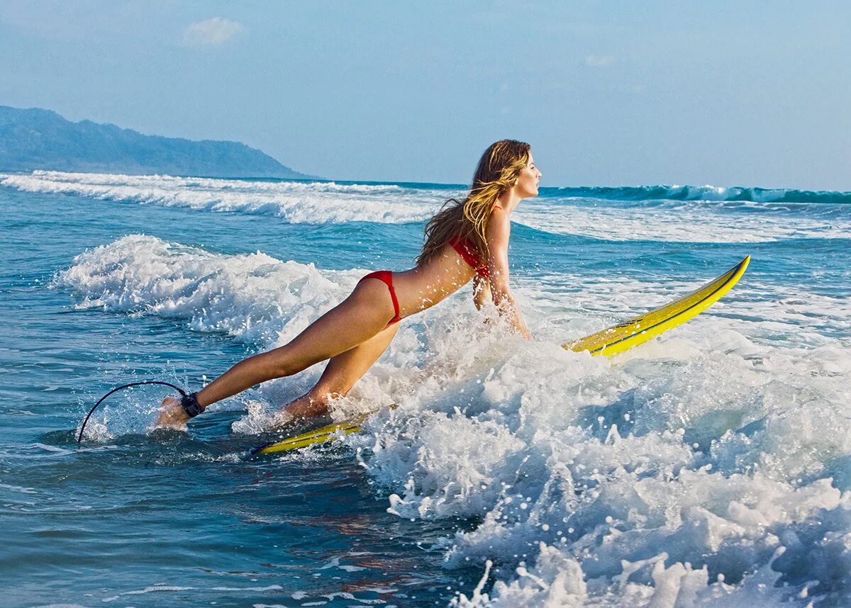 Surfing. Жизель Бундхен на серфе. Жизель Бюндхен серфинг. Бо Стэнли серфингистка. Серферши Бали.