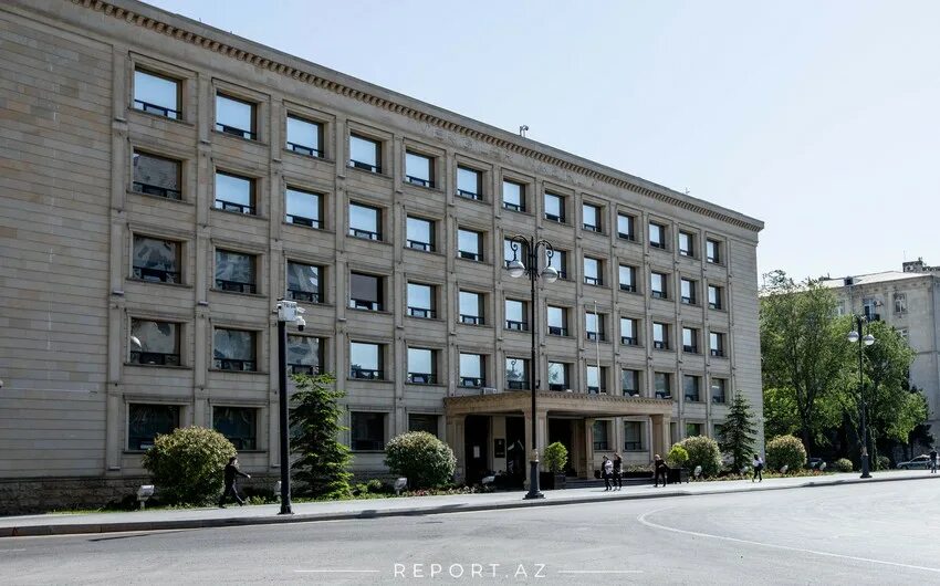 Министерство налогов азербайджана башня. Mudafie senayesi nazirliyi logo. Министерство налогов и сборов азербайджана здание. Налоговая азербайджан. Иран правительство здание.