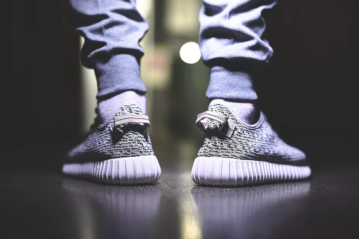 Изи буст би изи. Adidas Yeezy Boost 350 мужские. Кроссовки adidas Yeezy 350. Adidas easy 350. Adidas easy Boost 350.