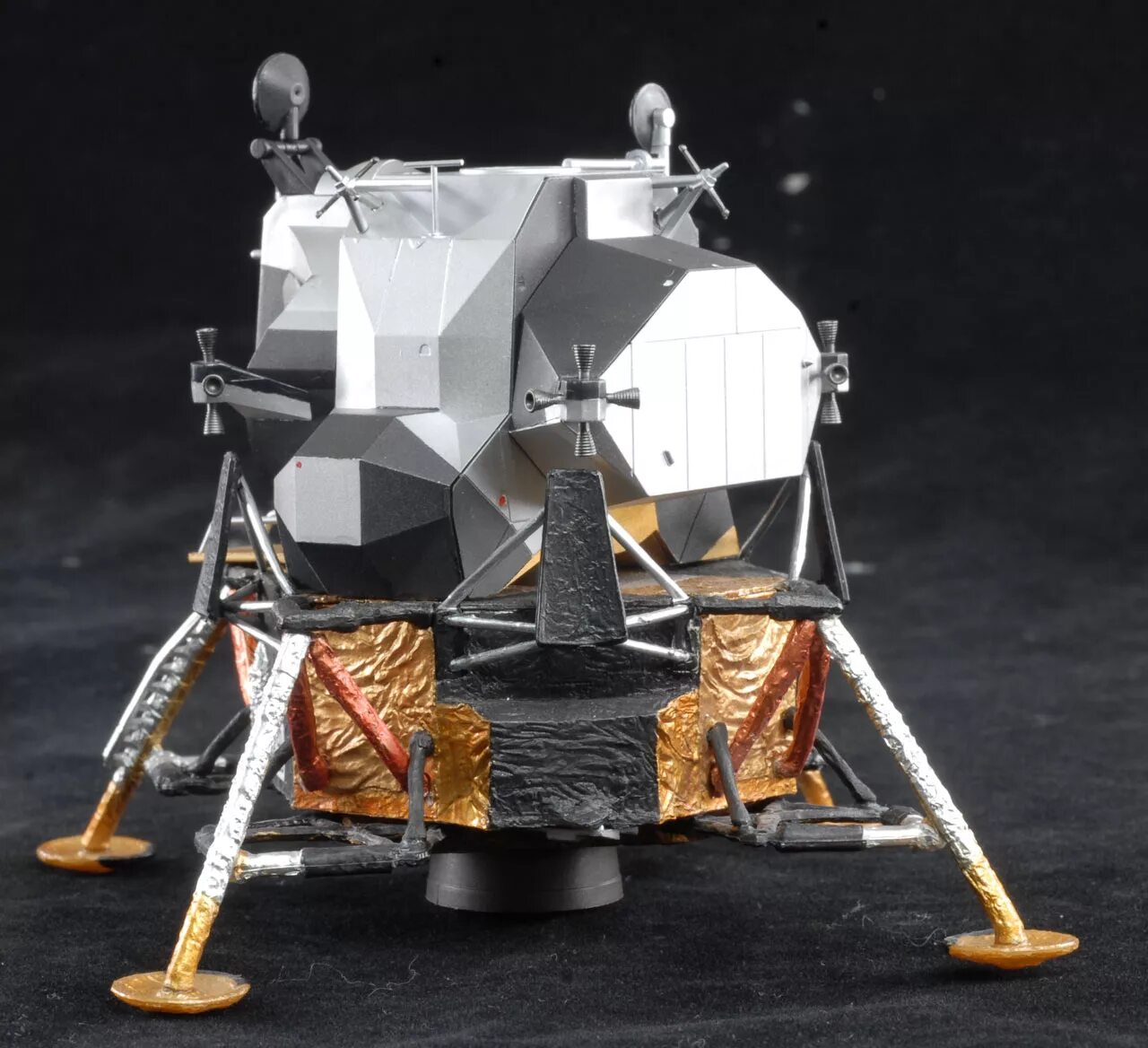 Apollo lunar module eagle revell. Посадочный модуль аполлон. Космический аппарат аполлон 11. Лунный посадочный модуль ссср. Лунный модуль корабля аполлон 11 наса.