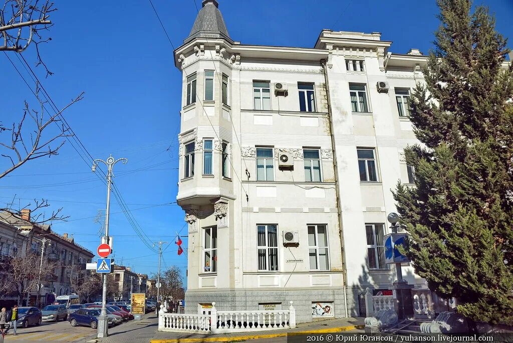 памятник михаилу петровичу лазареву. приморский бульвар севастополь 19 век. трамвай в севастополе 1910. улочки севастополя. севастополь 124 человека.