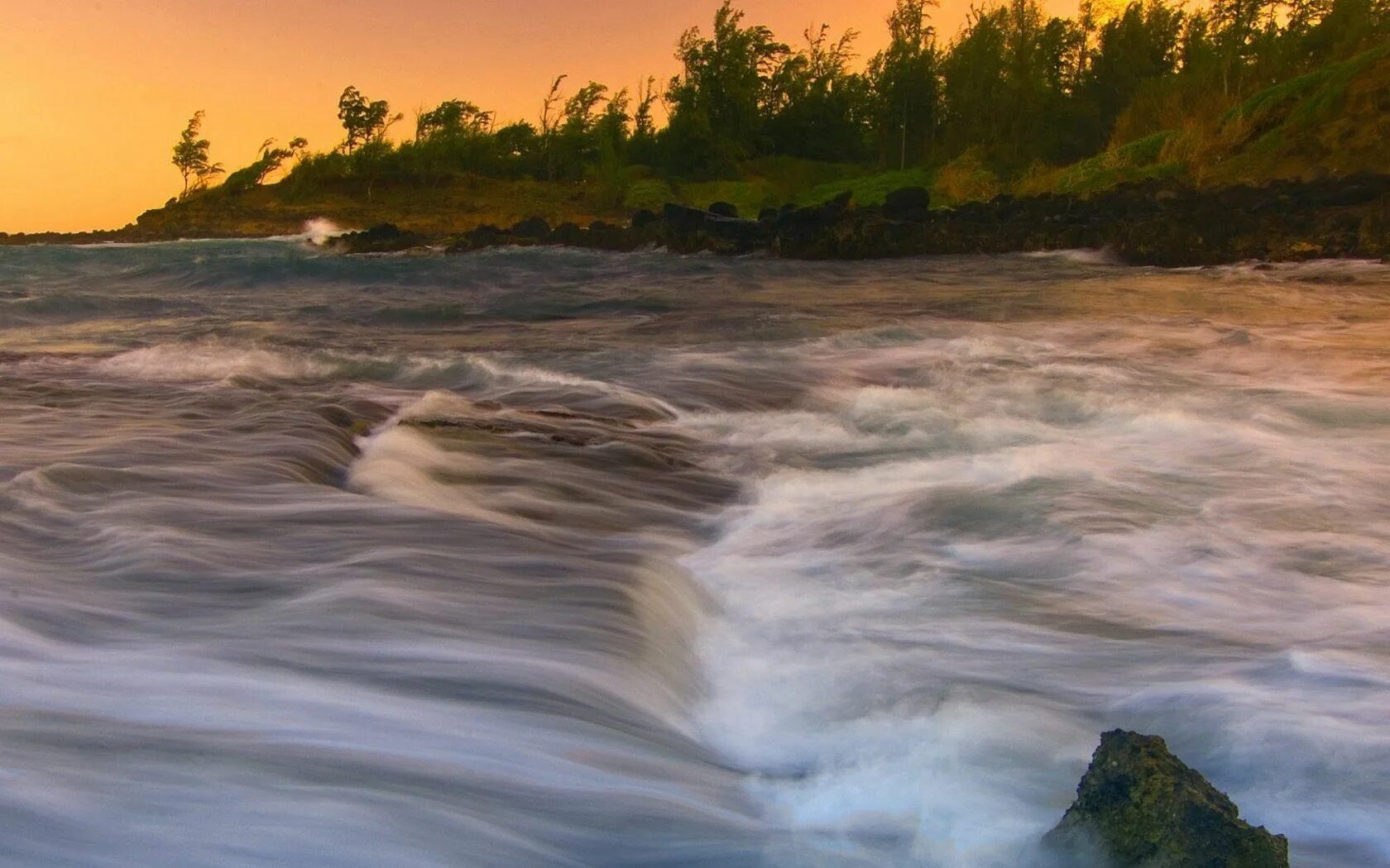 Stream winds. Волны на реке. Речка с волнами. Природа. Вода волны река.