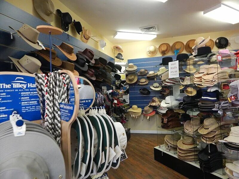 Hat shop. Магазин шляп в Америке. Витрина магазина шляп. Шляпная Лавка. Шляпный магазин в Москве.