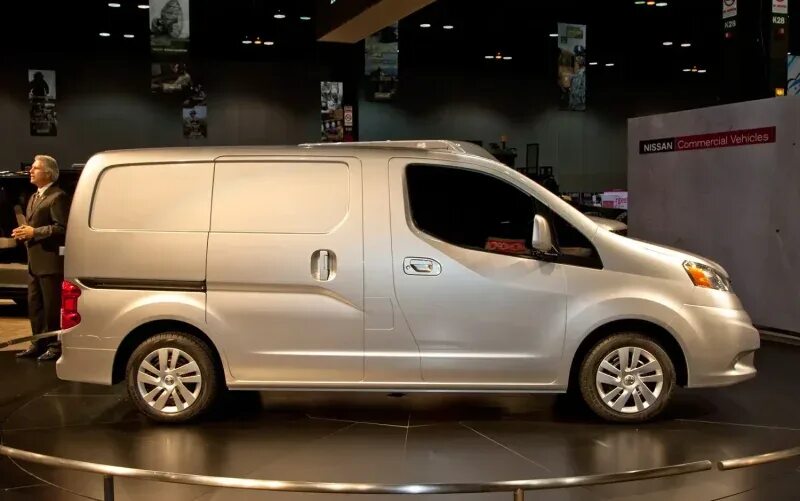 Нв 200 владивосток. Ниссан нв 200. Nissan nv200 USA. Nissan nv200 тотал. Ниссан нв200 микрик.