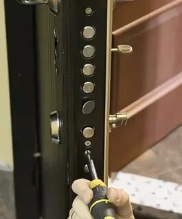 Снять замок с защелкой