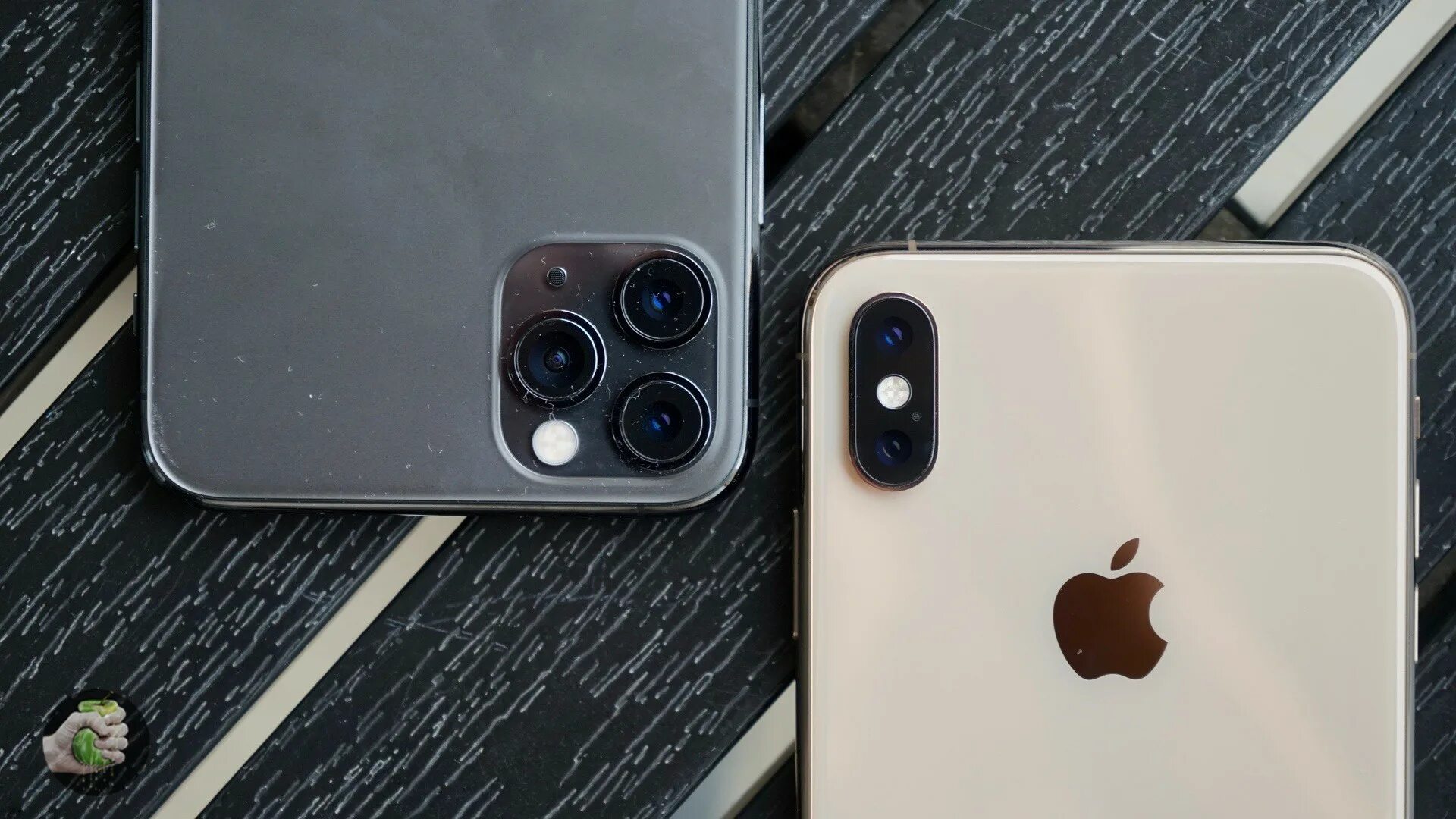 Гнездо на айфон 11. Iphone 11 Pro Max. Iphone 11 Pro Max Space Gray. Iphone 11 Pro Silver. Iphone 11 Pro Max серебристый.