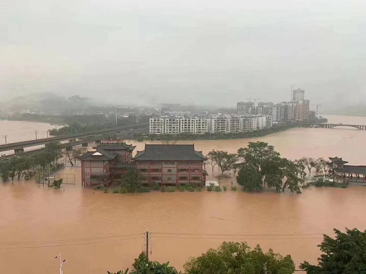 Чань юань город. Чань Джоу город в Китае. Потоп в Пекине. Чунцин туман. Шанхай наводнение.