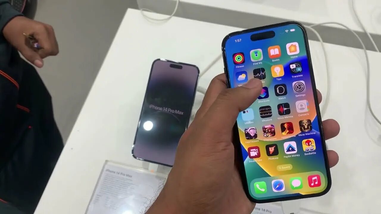 Сколько стоит в дубае айфон 15 про. Iphone 14 Pro Max Dubai. Iphone 14 Pro Max Dubai Price. Айфон 14. Айфон в Дубае.