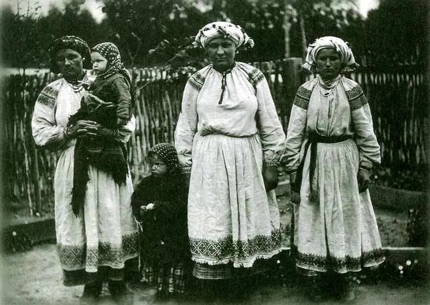 Крестьяне 20 века. Белорусские крестьяне. Белорусы 19 век. Крестьяне 19 века в россии орловской губернии. Крестьянская семья 1912.
