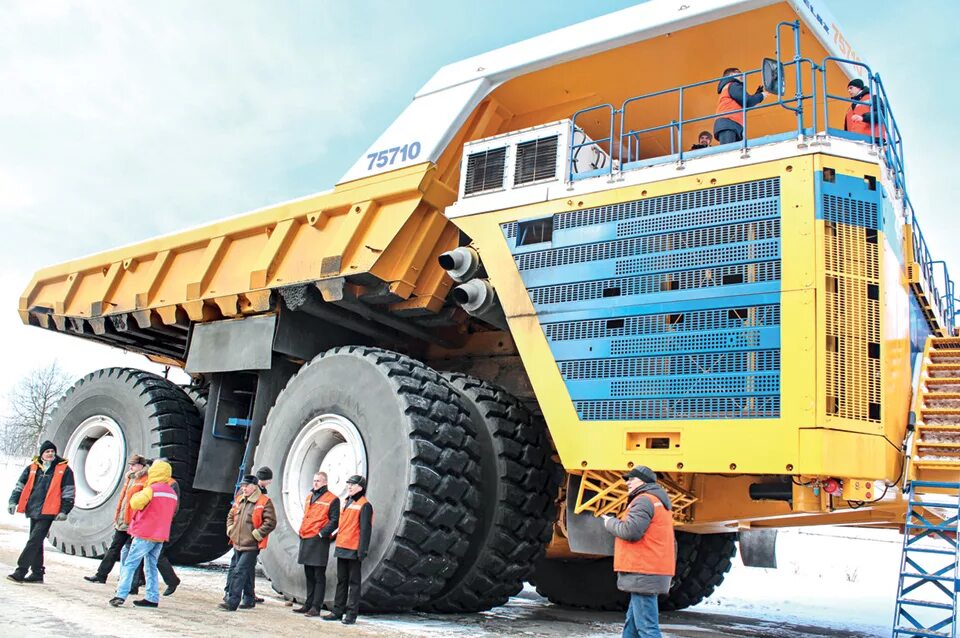 Самосвал белаз 450 тонн. Вес кузова ваз 2106 на металлолом. Вес автомобиля. Сколько тонн весит машина. Весить машина.