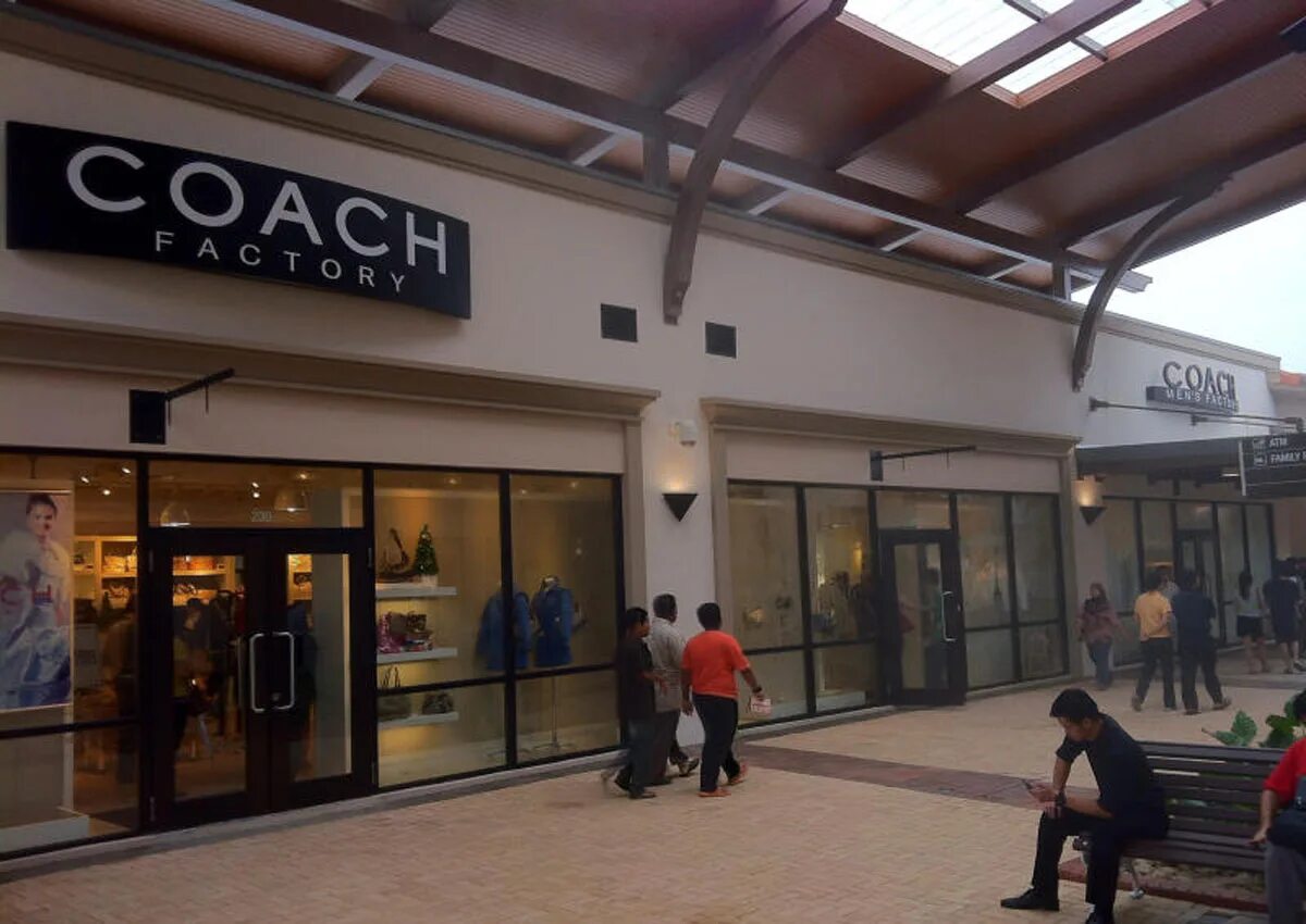 Coach outlet. Малайзия аутлет. Малайзия аутлет guess. Outlet в Малайзии.. Outlet Opening.