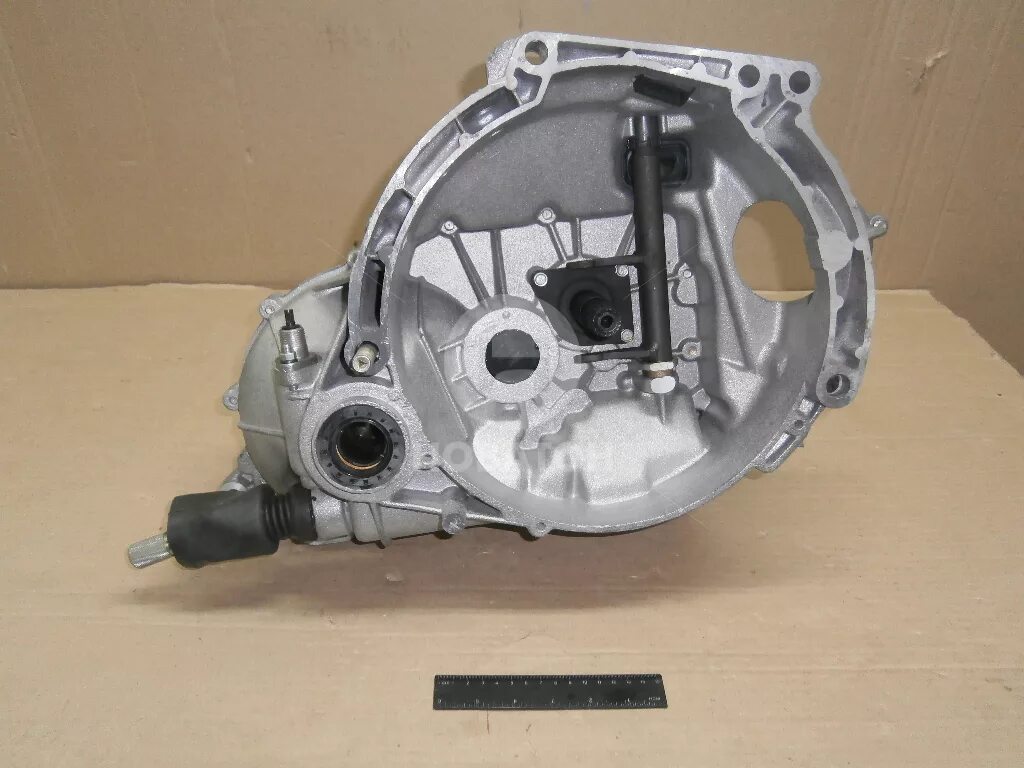 Без щупа. Без щупа. Передний корпус кпп 21083. Без щупа. 8-1.