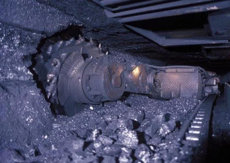 Шахта забой лавы. Конвейерный штрек. Директор угольной шахты. Алардинская. Лава в шахте.