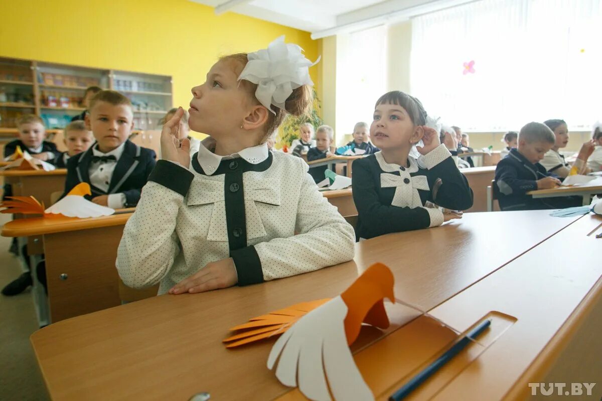 Школьники Белоруссии. Белорусские школьники. Школа в Беларуси. Современные школы Белоруссии.