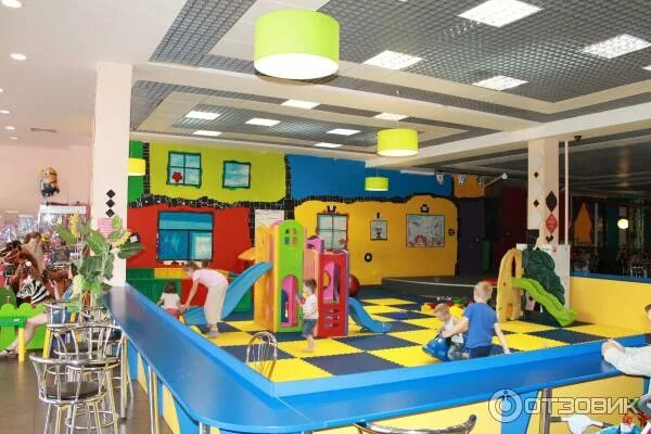 Парк задор саратов манеж. Манеж развлечения для детей. Аттракцион детский манеж для развлекательного центра. Тц манеж курск детские развлечения. Тц манеж курск детские развлечения.