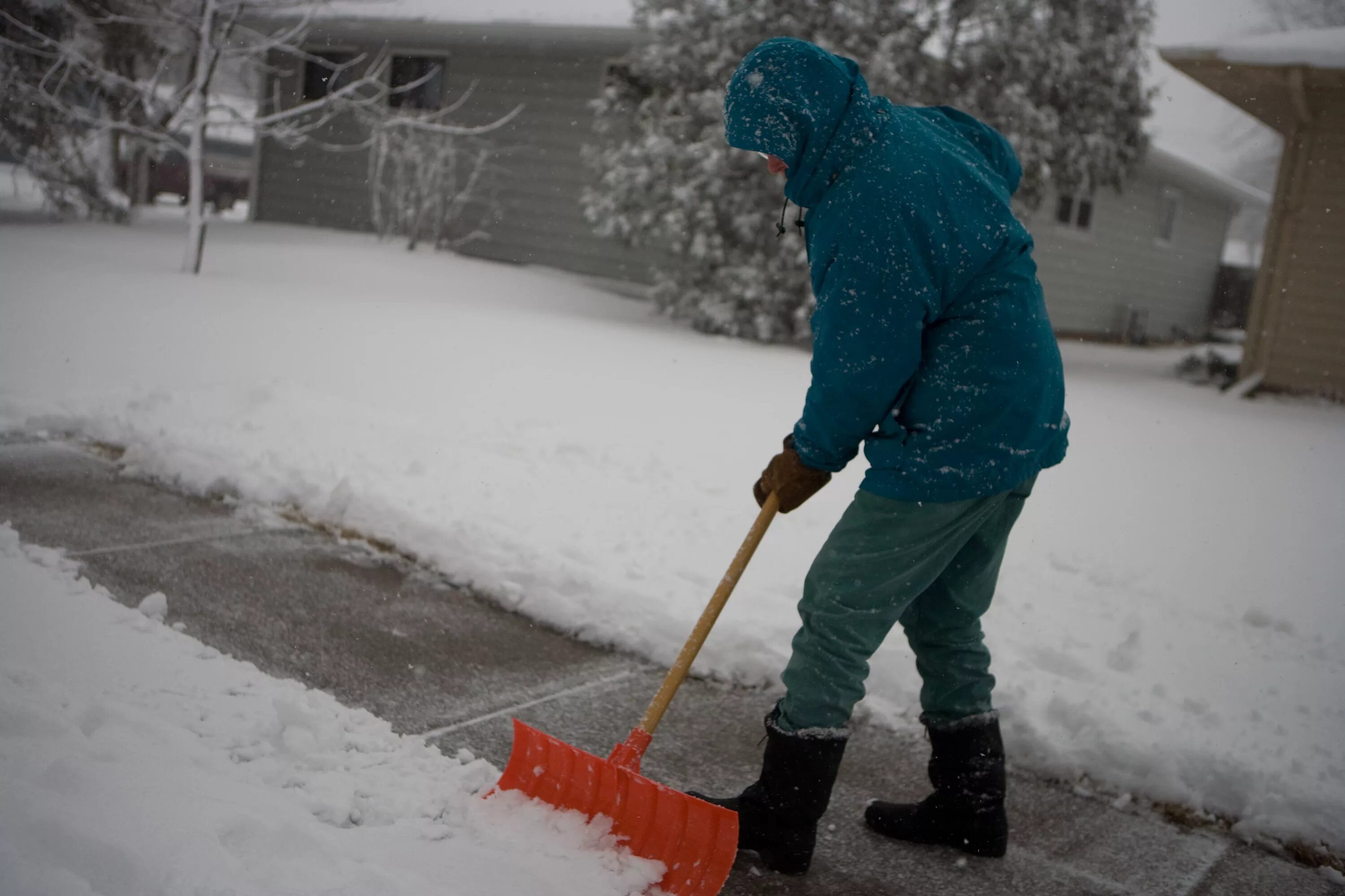 Лопата Snow Shovel. Уборка снега. Уборка снега вручную. Уборщик снега. Окпд уборка снега