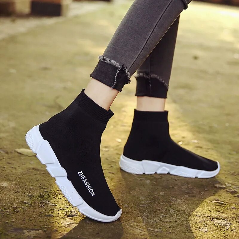 Как называются ботинки носки. Balenciaga sock shoes black женские. кроссовки баленсиага женские черные с белой подошвой. баленсиага обувь женская. баленсиага носки с подошвой.