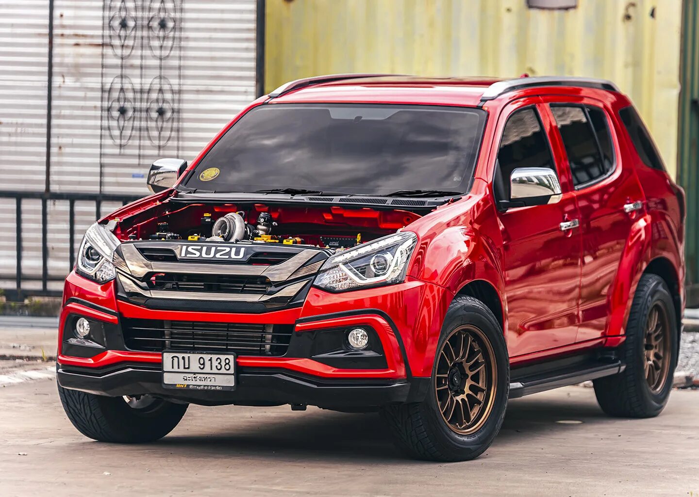 Mu x купить. Isuzu mu-x 2022. Isuzu mu-x Tuning. Исузу му-х 2021. Исузу му-х 2023.