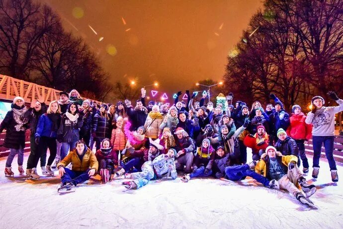 Student park. Студенты зимой. День студента парк Горького. Праздники для студентов в феврале. В парке Горького в выходные ночь молодежи.