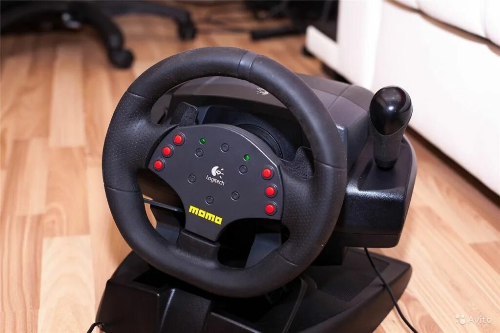 Momo racing force feedback. Игровой руль Logitech Momo. Игровой руль Лоджитек МОМО. Руль Лоджитек МОМО рейсинг. Руль Momo Racing 900.