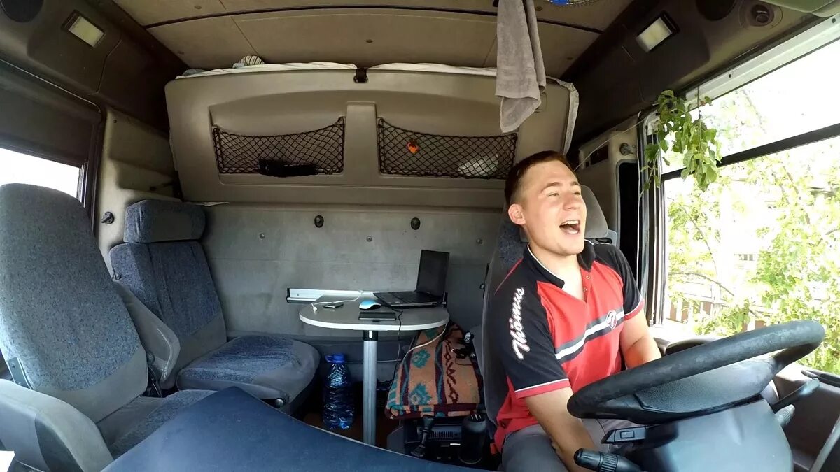 Магнум дальнобой 5708. Будни дальнобойщика. Для водителей фуры смешные. Сделай дальнобой. Дальнобой 5708 в кабине.