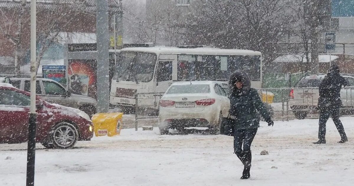 Снегопад в Краснодаре. Мокрый снег в Краснодаре. Штормовое предупреждение снег гололед. Снег в Краснодаре 2021. Погода краснодар снег