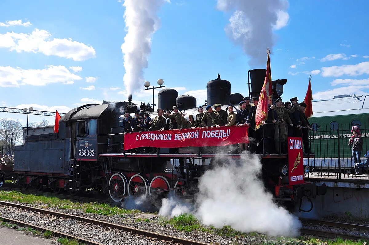 Эу. Паровоз ЭУ 683-32. Станция Петрокрепость паровоз. ЭУ 683-32. ЭУ 683-89 паровоз эксплуатация.