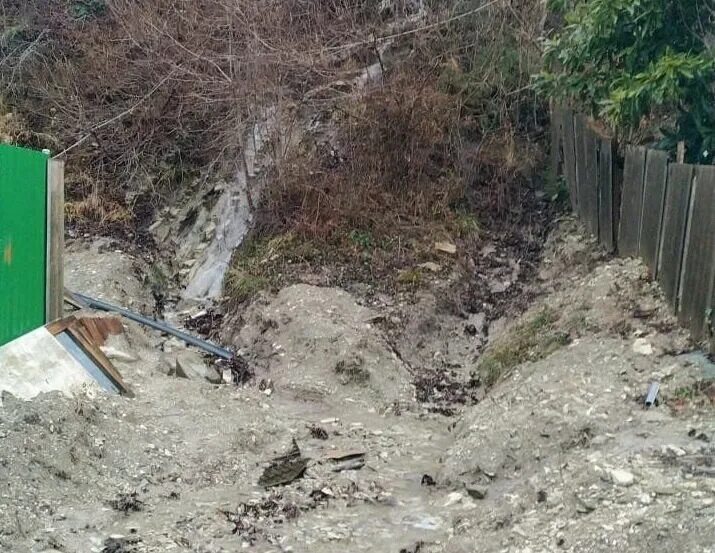 Сель в туапсе сегодня. Оползень в дагомысе. сель в туапсе. оползни в туапсе и туапсинском районе. сель джубга сочи.