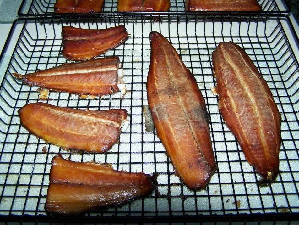 Белорыбица каспийская балык. Скумбрия горячего копчения. Каспийский балык. Белорыбица каспийская балык. Балык осетрины холодного копчения.