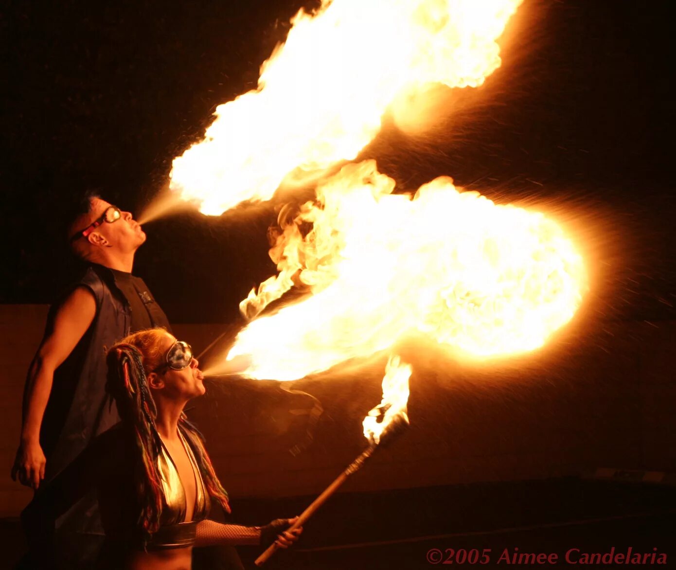 Breathing fire. Факир с огнем. Дыхание огня. Инферно бризинг. Пятница огонь.