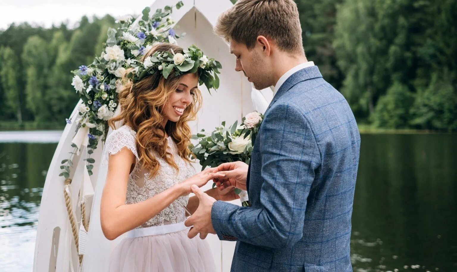 Выходят ли замуж в мае. Свадьба фотосессия. Фото молодоженов. Красивые фото молодоженов. Картинка невеста.