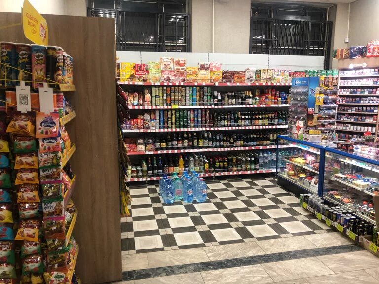 магазин смешанного ассортимента. магазин смешанных товаров ассортимент. комбинированный товар. выкладка товара в магазине. размещение и выкладка товаров.