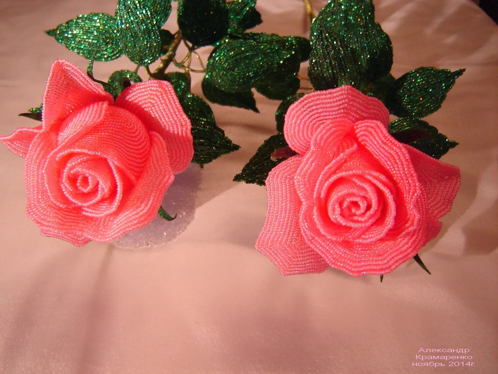 Розы из бисера. Красивые розы из бисера. Плетение бисером розы.