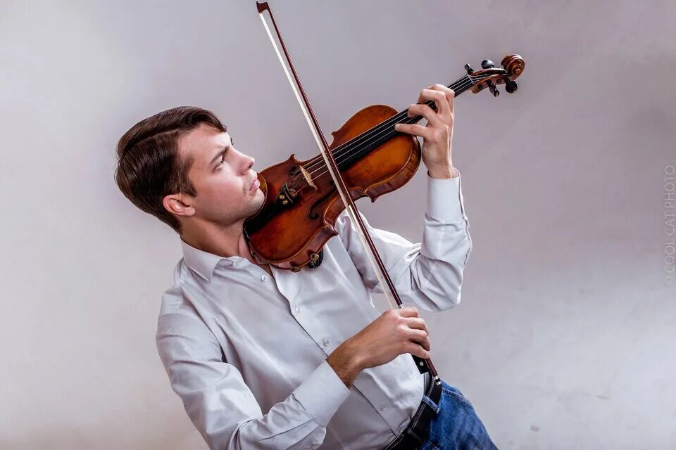 Скрипач ростов на дону. Скрипач ростов на дону. Евгений шестаков скрипка омск. Пушкинская ростов музыканты. Скрипач юрий галицкий.