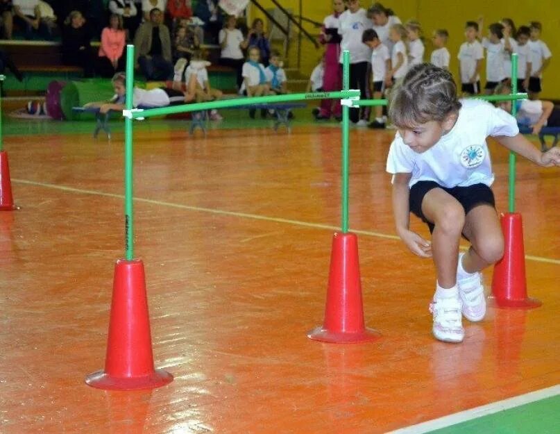 Спорт дети соревнования. Соревнования дошкольников. Весёлые старты для дошкольников. Соревнования дошкольников. Спортивные мероприятия для детей.