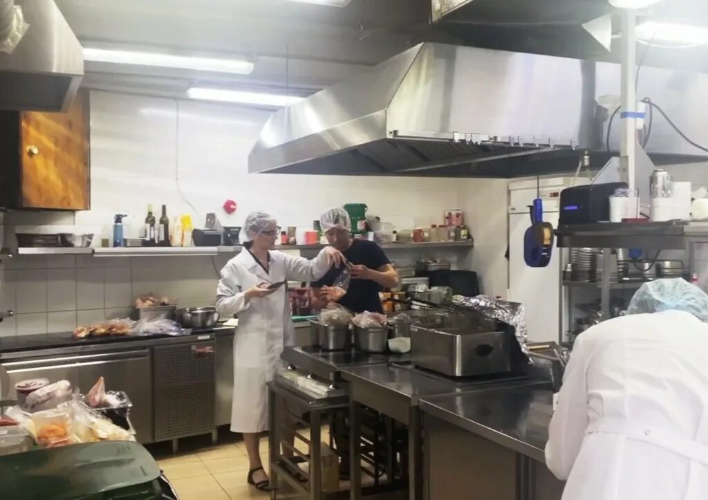 Отравление школа спб. Массовое отравление в школе спб. Массовое отравление в школе спб ст м московская. Отравление школа спб. Отравление школа спб.