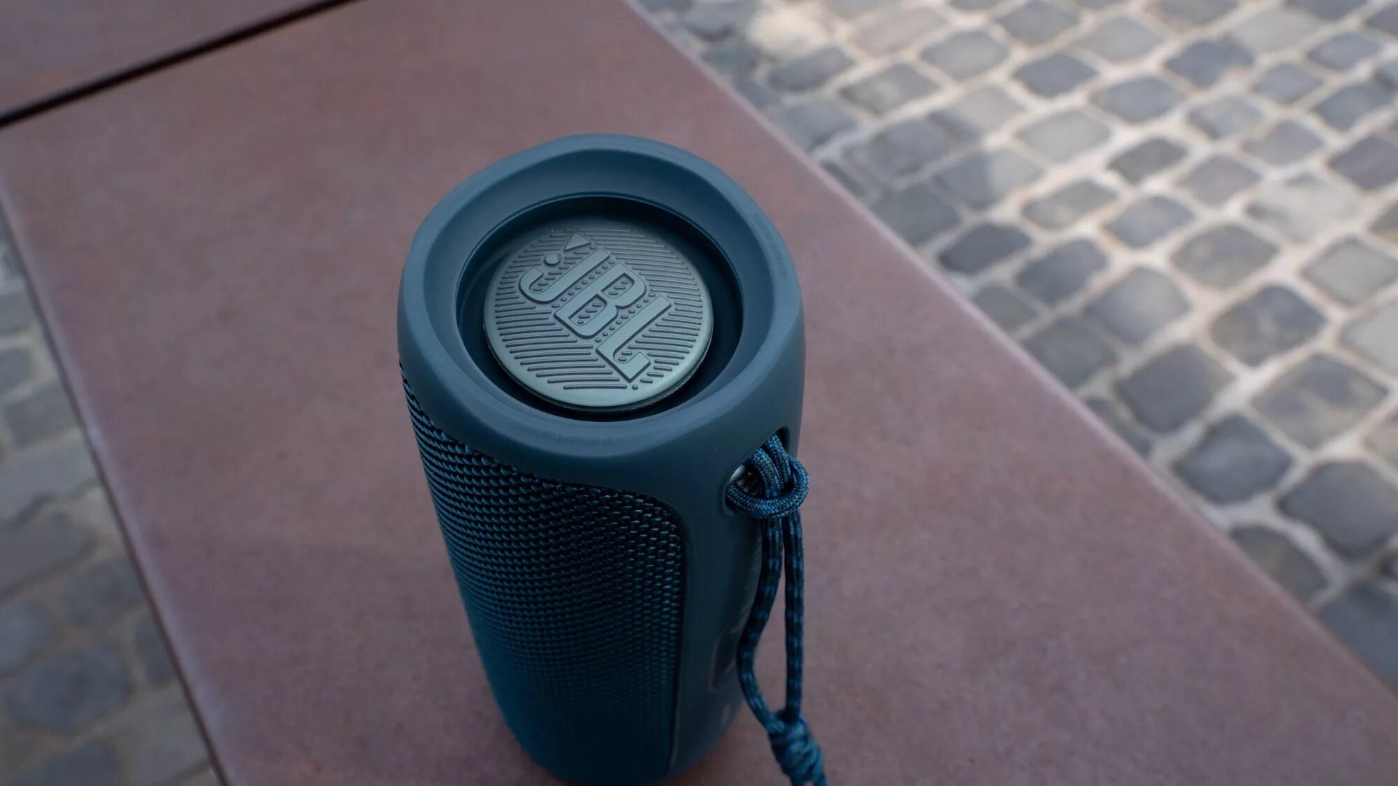 Flip 4 flip 5. Портативная колонка JBL Flip 5. JBL Flip 5 / Beige. JBL Flip 5 Silver. Портативная колонка JBL Flip 5 подарок.